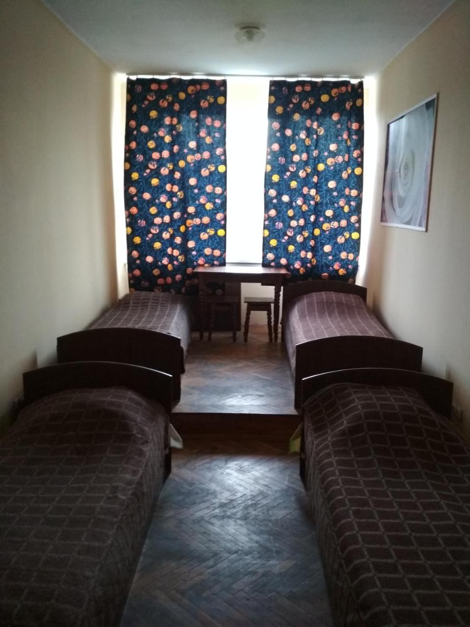 Hostel Na Kurmanovychaリヴィウ エクステリア 写真